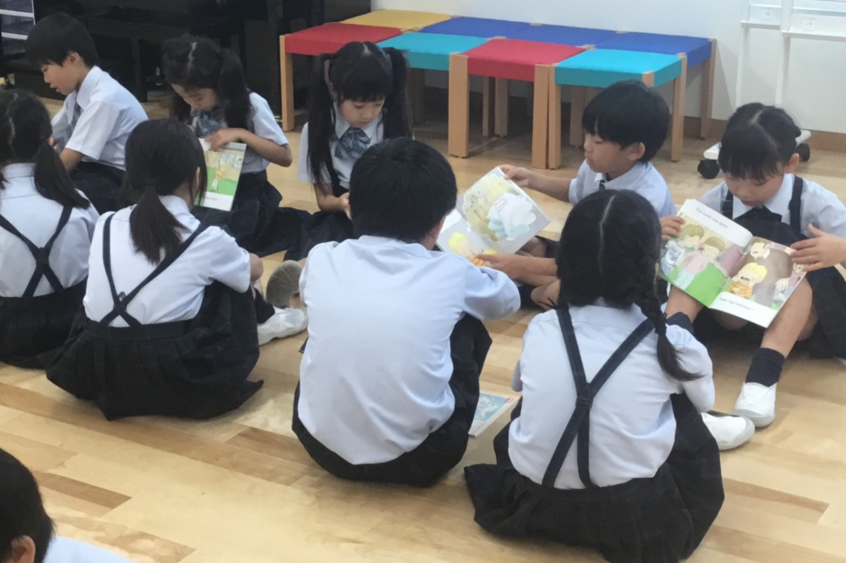 音読発表会 2年生 就実小学校 グローバル社会を豊かに生きる