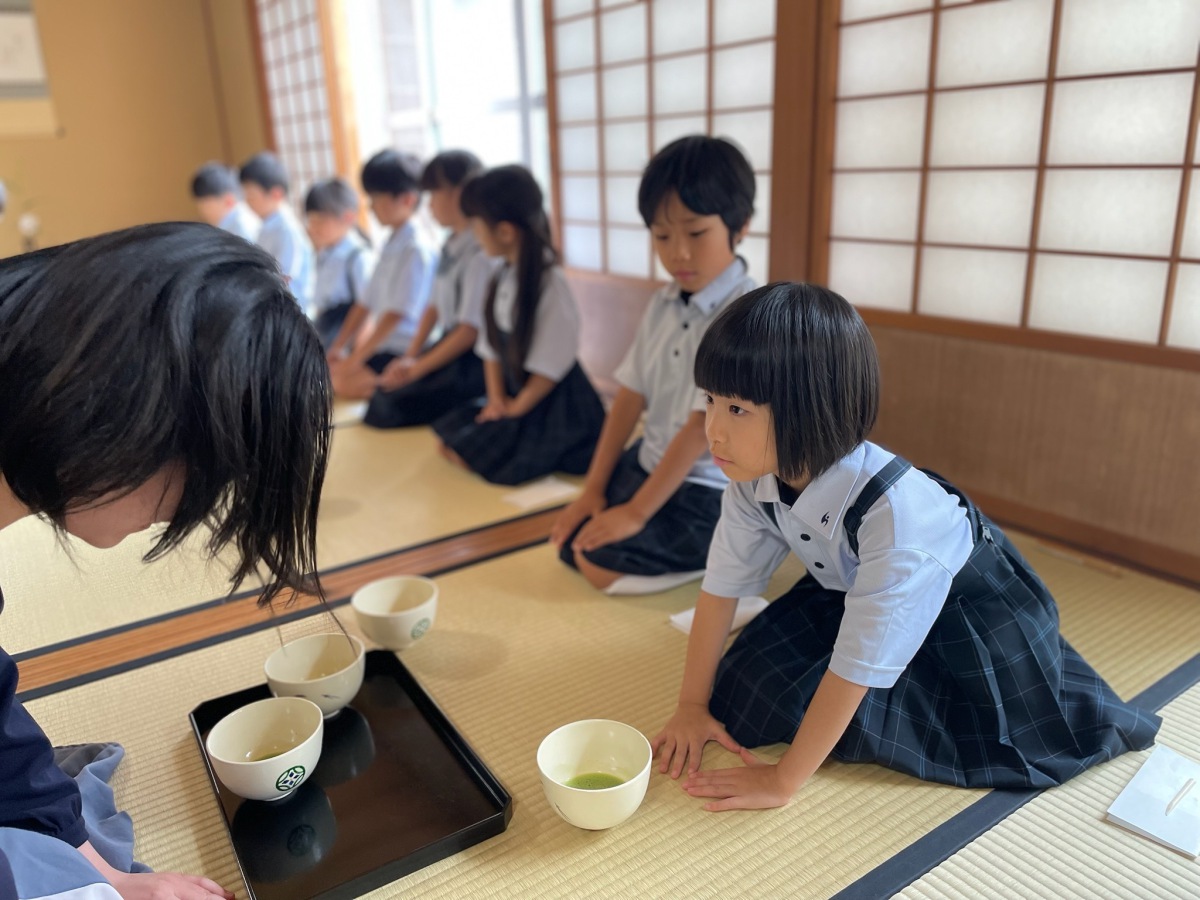 茶道部の学生 6a6b4b17c4befdf539e30cb2876359